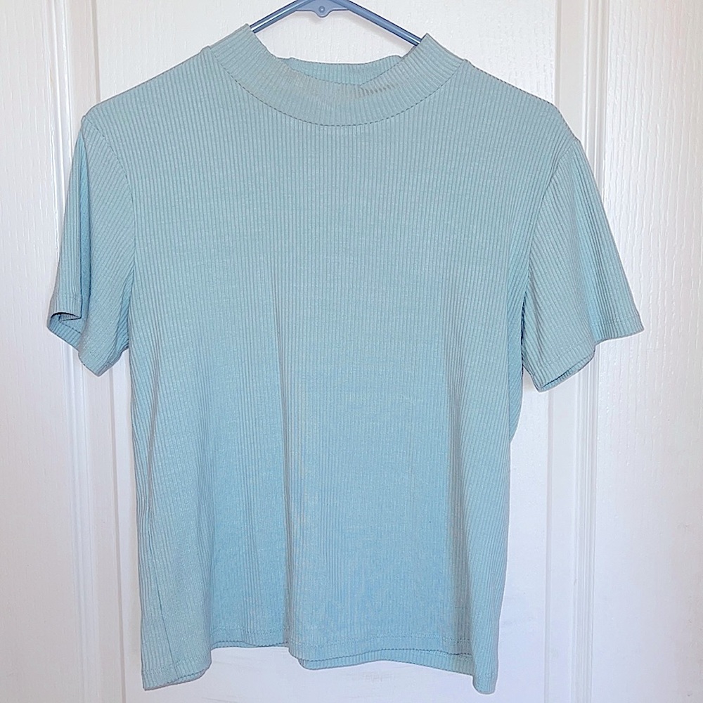 Turtleneck, short-sleeved shirt